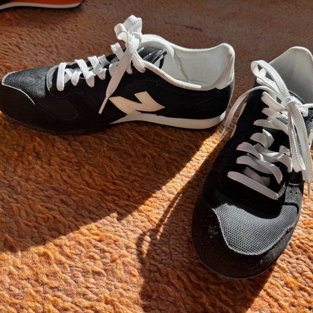 New Balance Classic Sneakers, Men's Size 10, Black & White, ML501KW